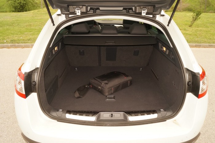 160 literrel tágasabb a raktér a hibridénél