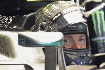 F1: Rosberg az élen, erős a Ferrari