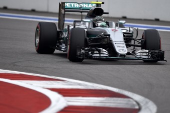 F1: Hamilton kidőlt, Rosbergé a pole