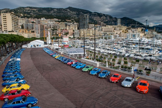 Realitás az 500 forintos benzinár? 5 4-5. Dánia és Monaco, 465 Ft/liter. Dollárcentre azonos az üzemanyagár a messzi északon illetve az Olaszország és Franciaország közé ékelődő miniállamban. Egyik országban sem olyanok a jövedelmi viszonyok, hogy ez különösebben megterhelné a lakosságot. A képen egy Alpine-rendezvény Monte-Carlóban