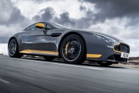 Aston Martin hétfokozatú kézi váltóval 42