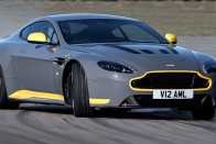 Aston Martin hétfokozatú kézi váltóval 25