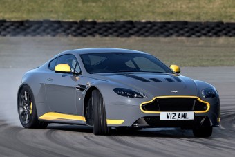 Aston Martin hétfokozatú kézi váltóval
