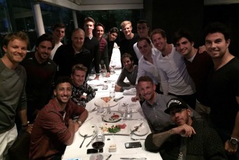 F1: A vacsoraasztalnál pózoltak a 