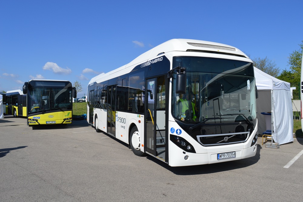 Magyar buszpremierek Zsámbékon 30