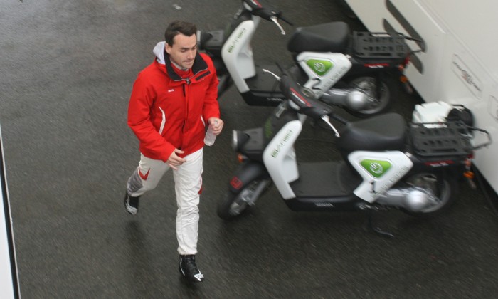 Michelisz Norbi siet. Mindjárt rajtol és amúgy is mindenki őt akarja