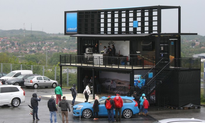 Idén a Volvo gyári csapatával gazdagodott a mezőny