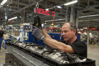 Motorgyárat épít Közép-Európában a Mercedes