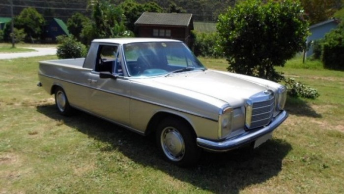 Top 10: Ritka és őrült platós átalakítások 3 Egy 1971-es Mercedes 220D adta az alapot, az eredeti dízelmotor helyén V8-as Lexus blokk pöffeszkedik, automata váltójával egyetemben.