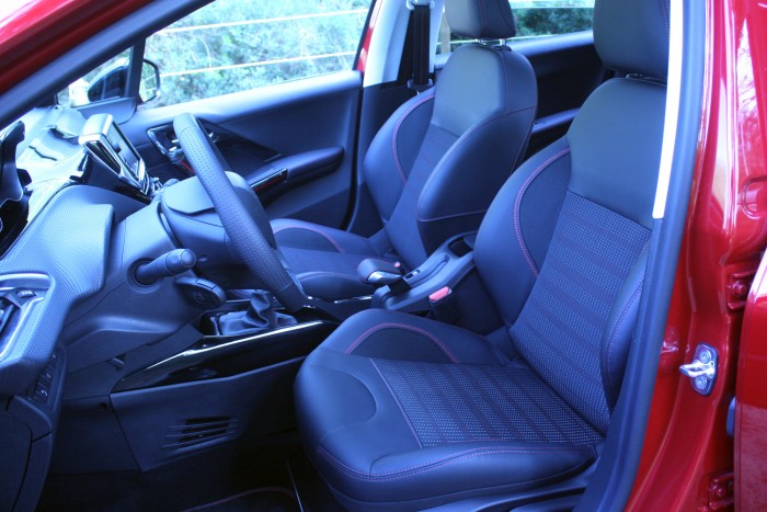 Elég sokáig kell keresni a megfelelő üléshelyzetet, utána kényelmes volt a 2008