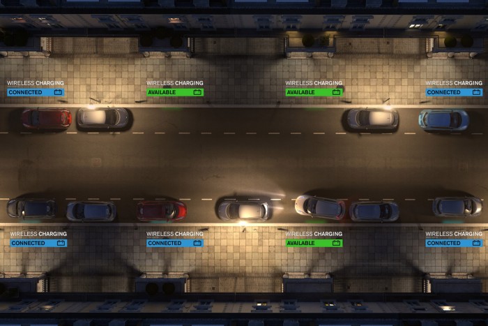 Vezeték nélküli töltőpontokon egymást váltják a töltésre váró autók