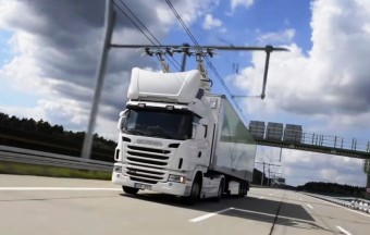 Már élesben tesztelik az áramszedős kamionokat