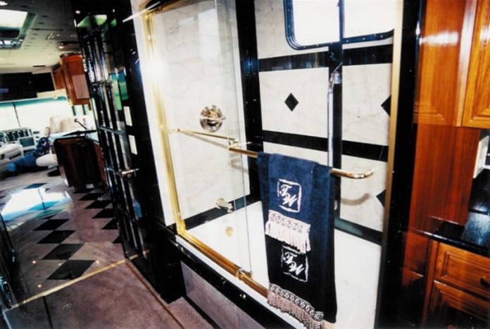 Luxusbusz, amivel akár csobbanhatsz is 7