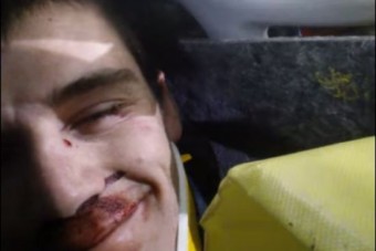 Videóra vette magát, ahogy kivágják a roncsból