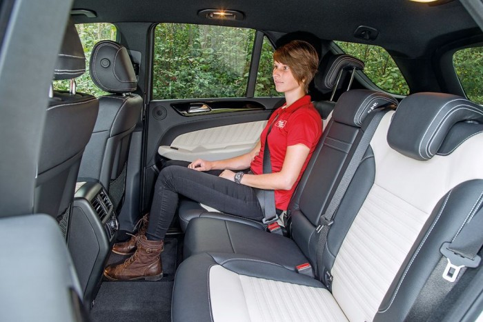 Melyik a legjobb prémium SUV? 5 A belső tér tágasságán a kötelező modellfrissítés nem változtatott, van hely az utasoknak, de nem ez a kategória csúcsa