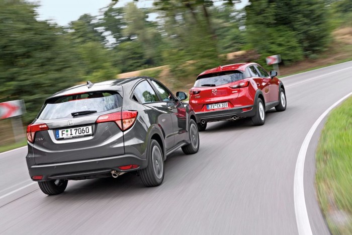 Mit tud a Honda városi terepese a Mazda ellen? 2 7,2 km/h-val gyorsabban teljesítette a Honda a kikerülést szimuláló dupla sávváltást. Szlalomban is majdnem 5 km/h-t vert a Mazdára - mindkét eredmény meglepő