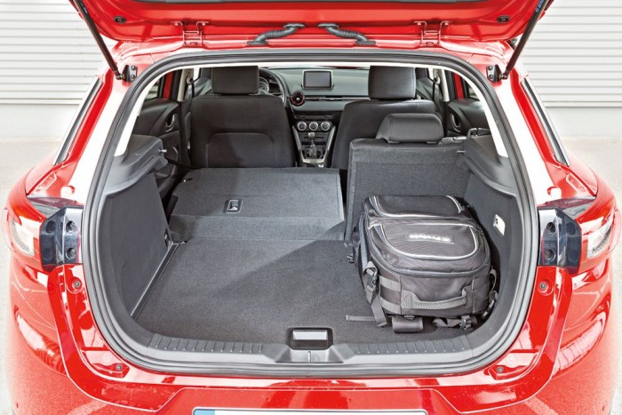 Mit tud a Honda városi terepese a Mazda ellen? 9 A szűk CX-3-as rakodópereme 14 centivel magasabban van, mint a HR-V-é, a csomagtartó 120 literrel kisebb