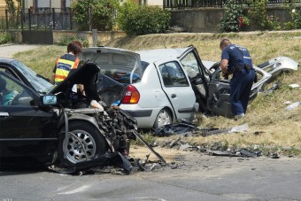 Halálos baleset, négy sérült: lezárták a 6-os utat