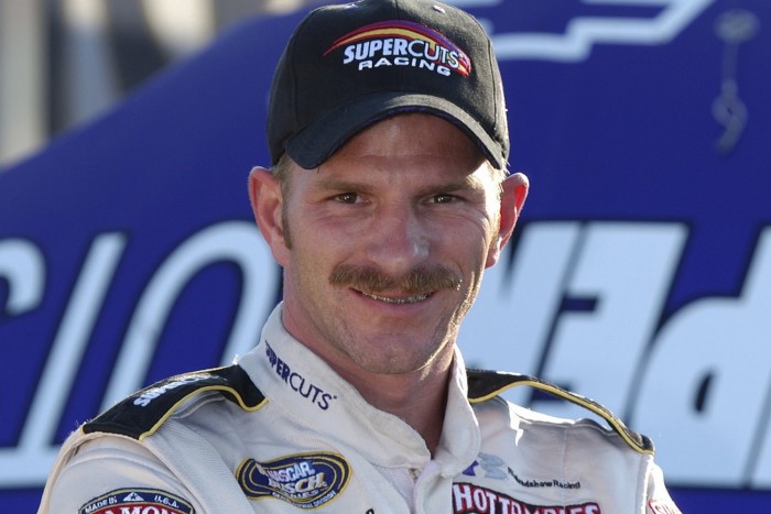 Kínos hagyatéki vita keseríti a versenyzőlegenda emlékét 1 | Vezess Kerry Earnhardt 2002-ben, aktív verenyző korában. Ma luxusingatlanokat árul családneve alatt.