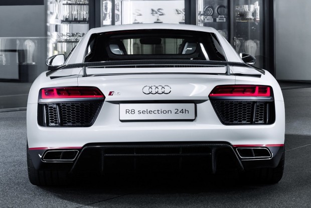 Előre iszik a medve bőrére az Audi 3 Audi R8 Coupé V10 plus: „selection 24h“