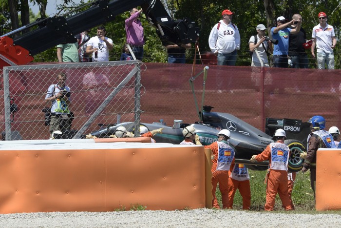 F1: A mercisek megúszták a büntetést, Hamilton bocsánatot kért