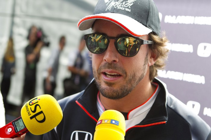 F1: Alonso Hamiltonnal együtt háborog