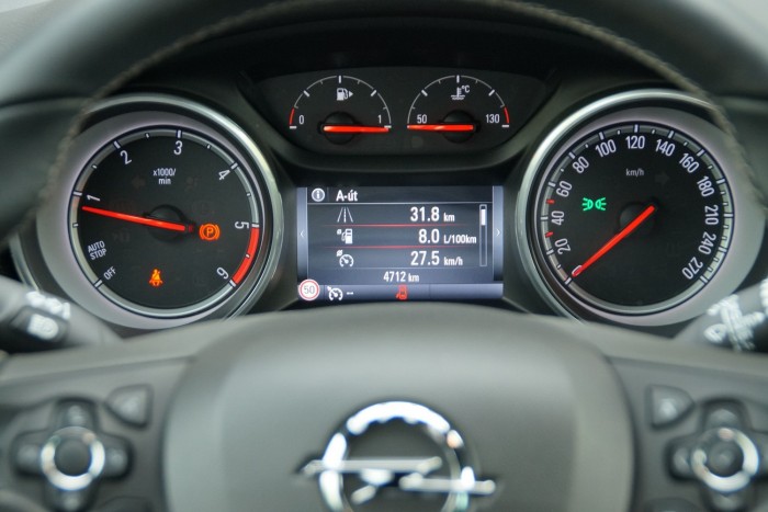 Ha nyomjuk neki, kér enni a 160 lóerős dízel