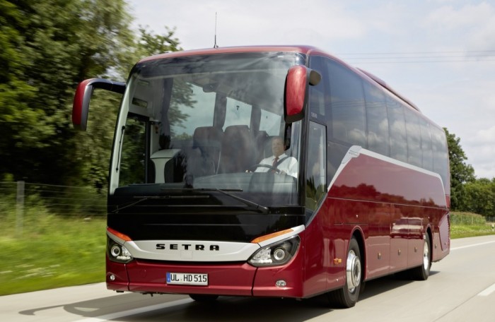 A Setra S 515 HD csúcskategóriás távolsági busznak számít