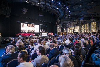 8,7 milliárdért vettek luxusautókat