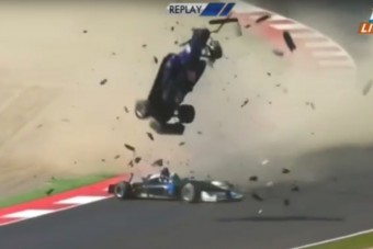 Elképesztő, de mindenki túlélte a horrorbalesetet