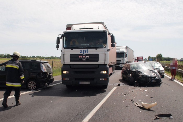 Félpályás útzár az M3-ason