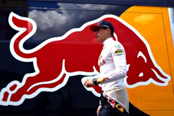 F1: Újabb kitüntetés a tinisztárnak