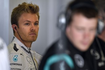 F1: Egy tempón a Merci és a Ferrari