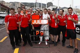 F1: Így tiszteleg Grosjean halott barátja előtt