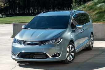 Hibrid minibuszból épít önjáró autót a Google