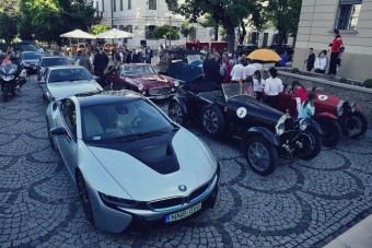 Százmilliós autócsodák a Balaton partján