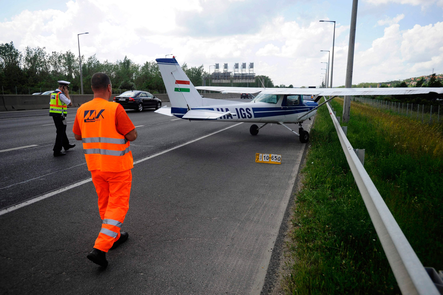 Repülő szállt le az M1-M7-esre Budaörsnél 5