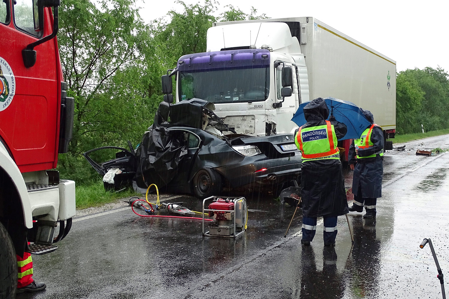 Megrázó fotókon az 5-ös úton történt tragédia 1