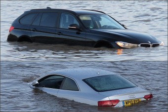 Tengerparton parkoltak, jött a dagály…