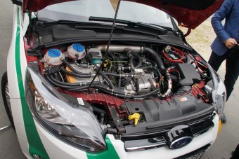 Jön az új 48-as forradalom - hibrid lesz minden autó?