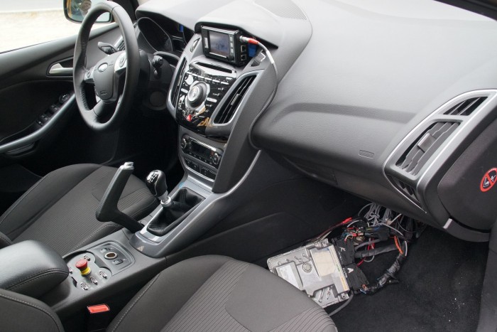 Egy motorvezérlő számítógép a lábtérben: a Conti nem ad tömegnövelő extra elektronikát a vezérléshez, a 48 voltos rendszer szoftverét a gyári ECU-be integrálja