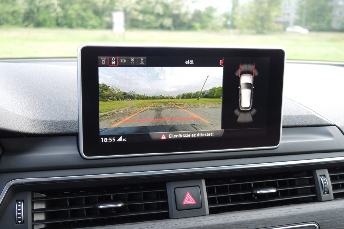 Gyönyörű, tiszta képet mutatat a központi kijelző