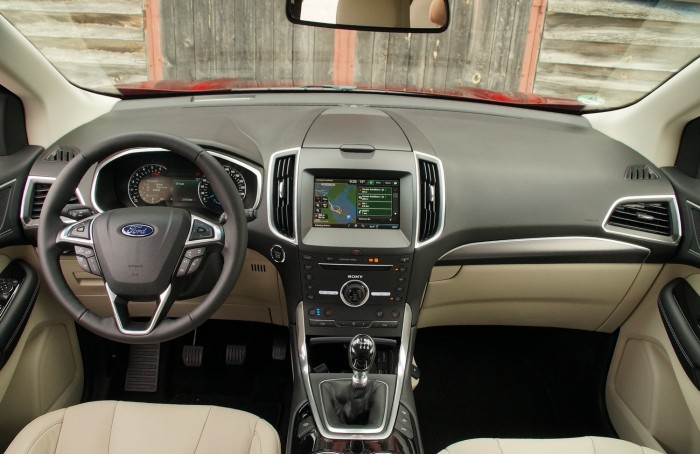 Ford Edge: a barátságos behemót 9 | Vezess Aki a Mondeóban nem téved el, az Edge-ben is elsőre elboldogul