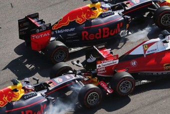 F1: Visszatérhet a balhés pilóta?