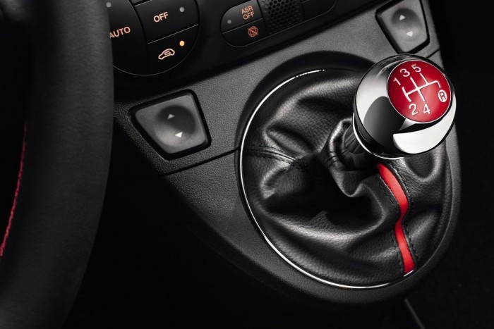 Megállhatnak a Fiat 500-asok 1 | Vezess A 2013-ban bemutatott Fiat 500S csak megjelenésében mutatott többet. Hiába sportos, ehhez is kínálták a 69 lovas alapmotort.