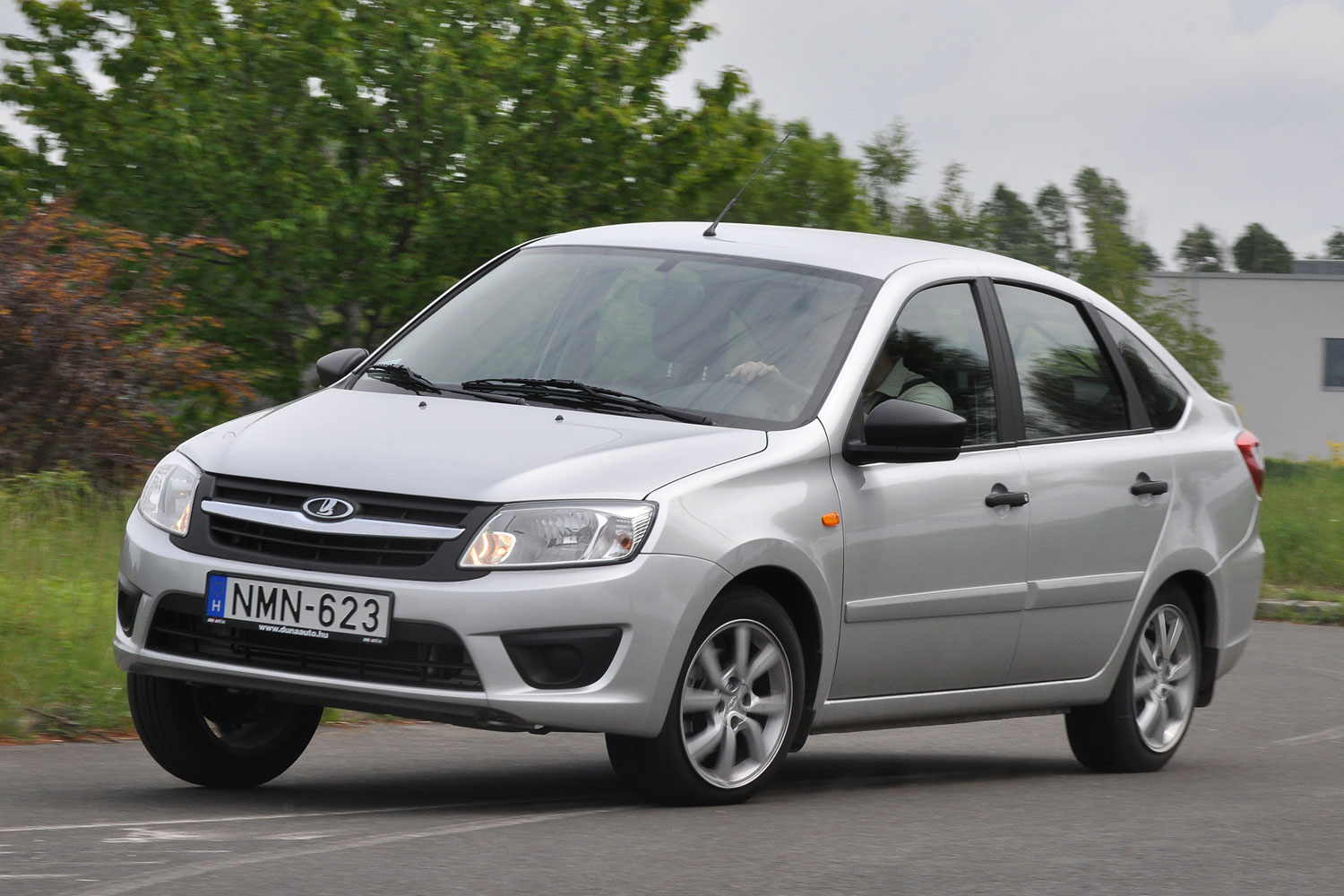 Teszt: Lada vagy Dacia? Melyik ér többet? 11