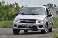 Teszt: Lada vagy Dacia? Melyik ér többet? 48