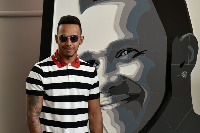 F1: Hamilton tudja, meddig mehet el