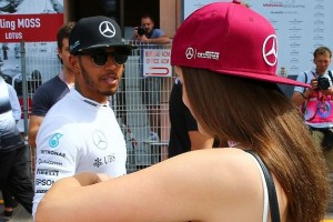 Palvin Barbara hozta a győzelmet Lewis Hamiltonnak?