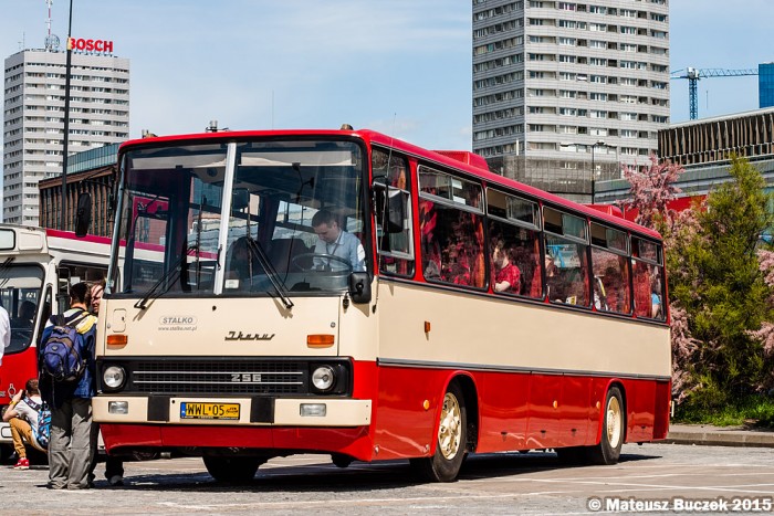 Koros buszcsodák vonultak fel a lengyel fővárosban 1 Koros buszcsodák vonultak fel a lengyel fővárosban 1